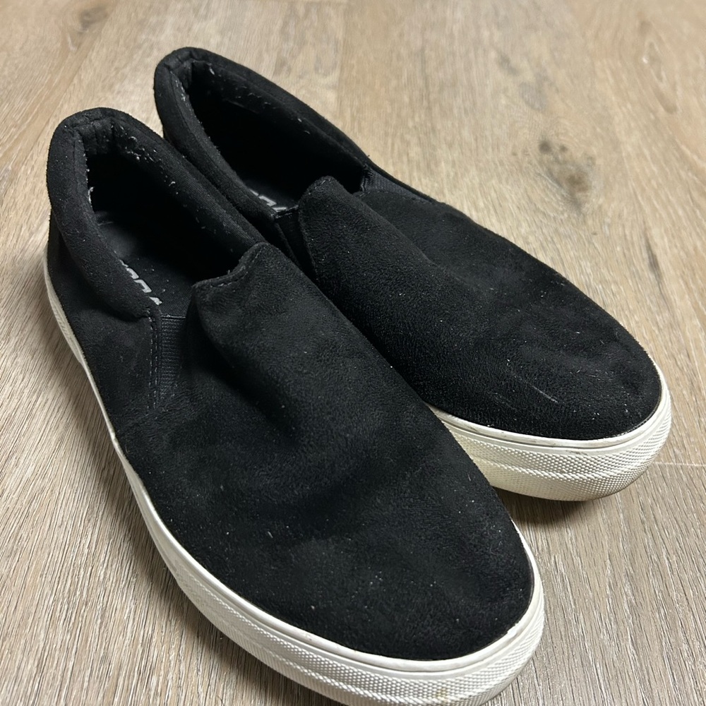 womans Black Slip-On Shoes